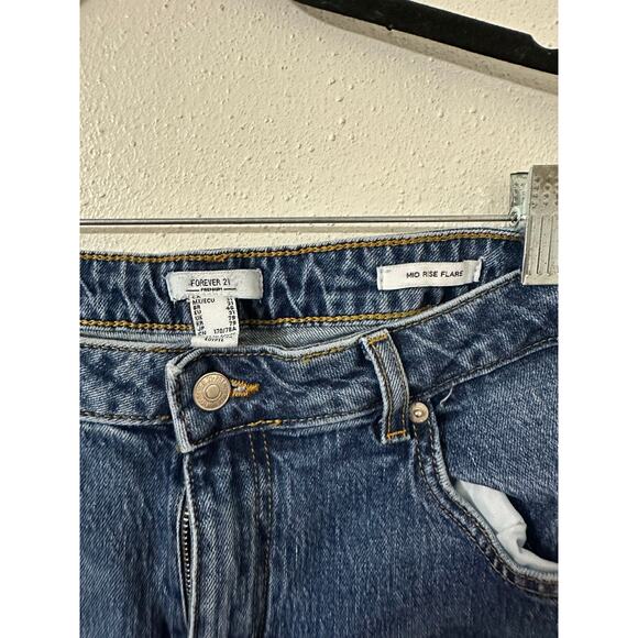 Forever 21 medium wash Mid Rise Flare size 31 - Picture 4 of 8